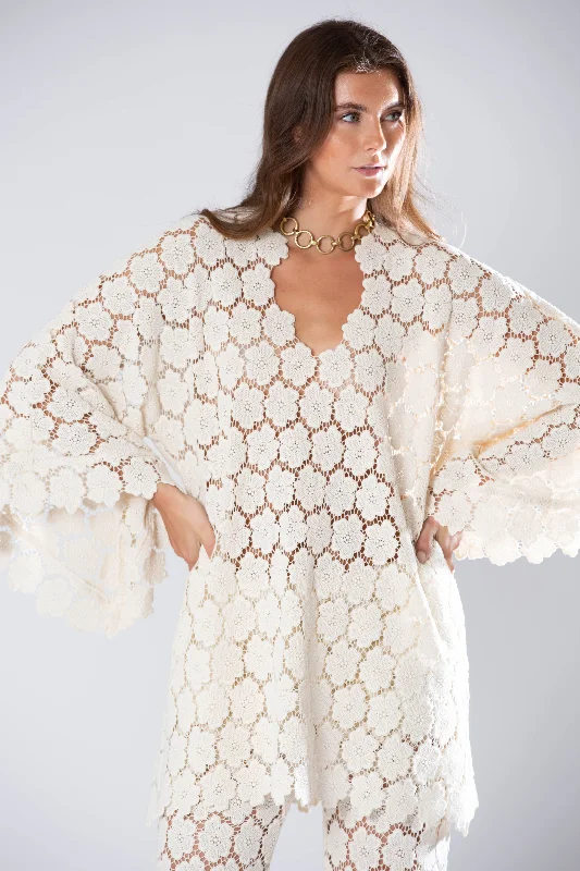 Women’s cover-up kimono vibe -Gianina Cosmos Flower Lace Mini Caftan