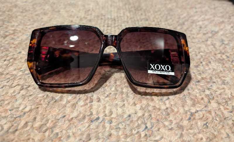 ladies sunglasses carved design -New - XOXO UV protection sunglasses