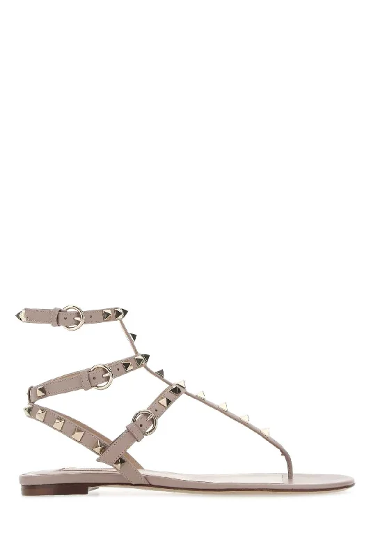 Women’s sandals romantic hue -VALENTINO GARAVANI Antiqued Leather Rockstud Thong Sandals